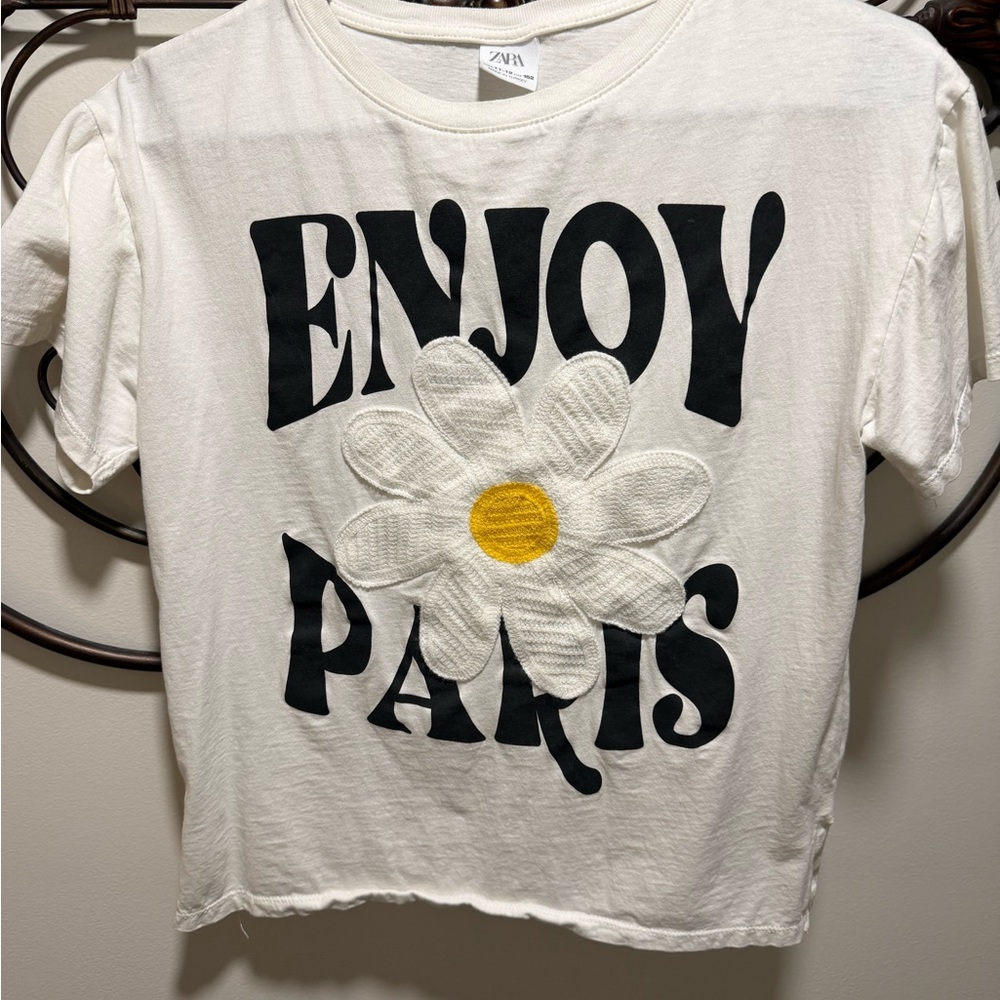 Zara Cream T-Shirt with Black Graphic